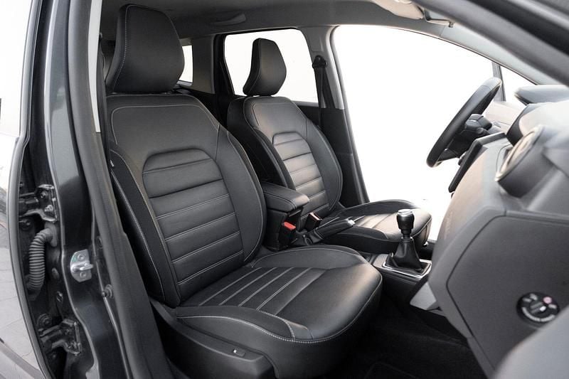 Usado Dacia Duster Prestige 115 HP (84 kW) 2021 Preto SUV