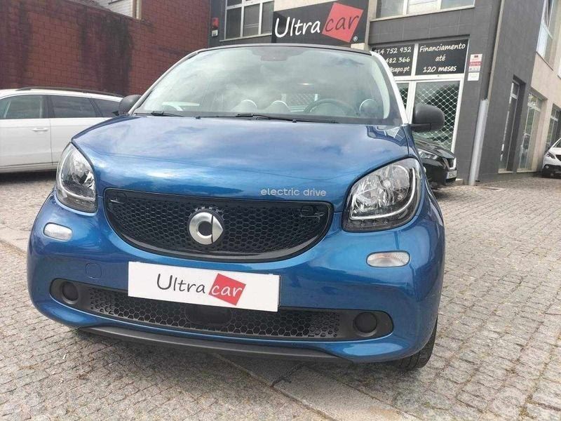 Azul Usado 2017 Smart ForFour Electric Drive | € 12.999 (Caro) - Imagem 1/4