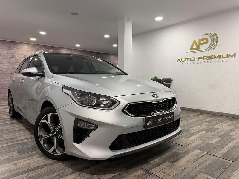 Usado Kia Ceed 136 HP (100 kW) 2021 Cinza Citadino