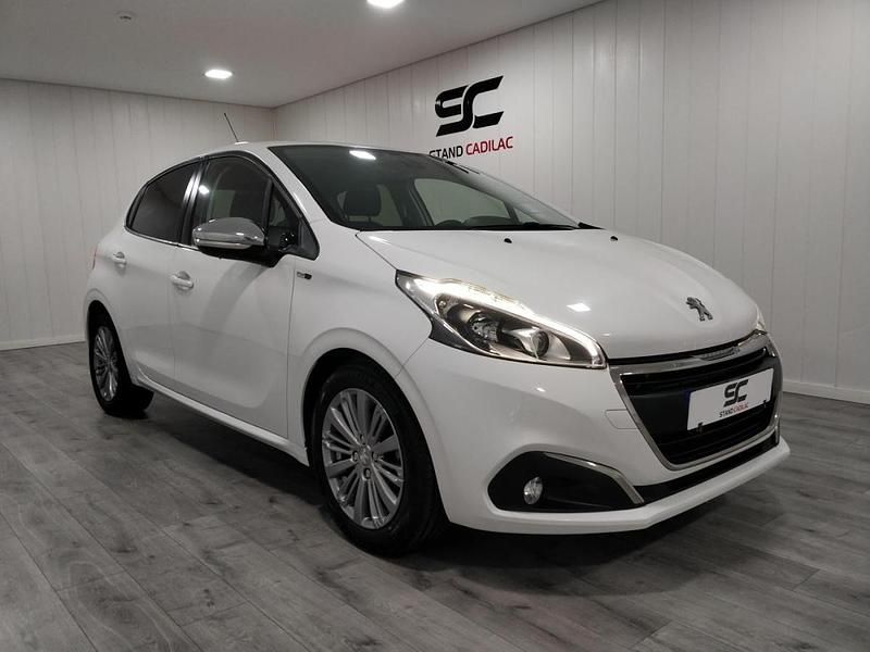 Branco Usado 2016 Peugeot 208 Citadino | € 12.450 (Preço elevado) - Imagem 1/4