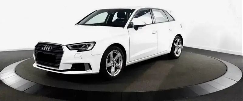 Branco Usado 2018 Audi A3 Sportback S-Line Citadino | € 21.180 (Preço justo) - Imagem 1/4