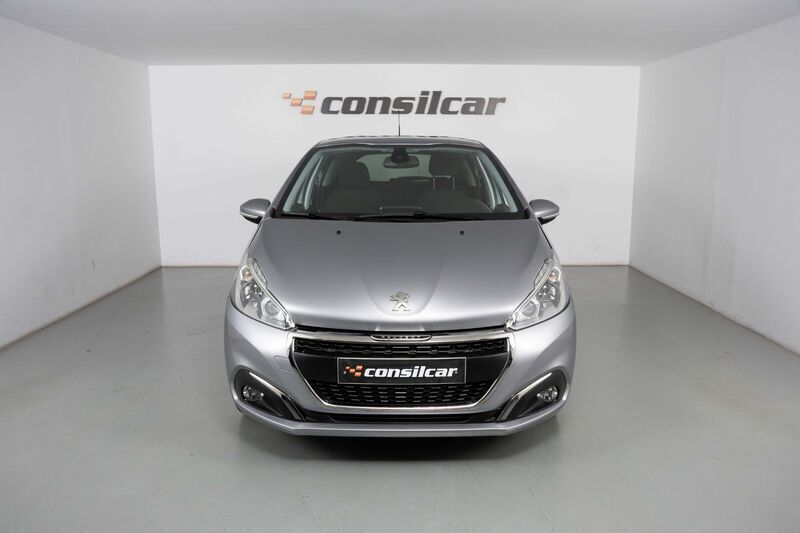 Cinza Usado 2019 Peugeot 208 Allure Citadino | € 10.980 (Preço justo) - Imagem 1/4