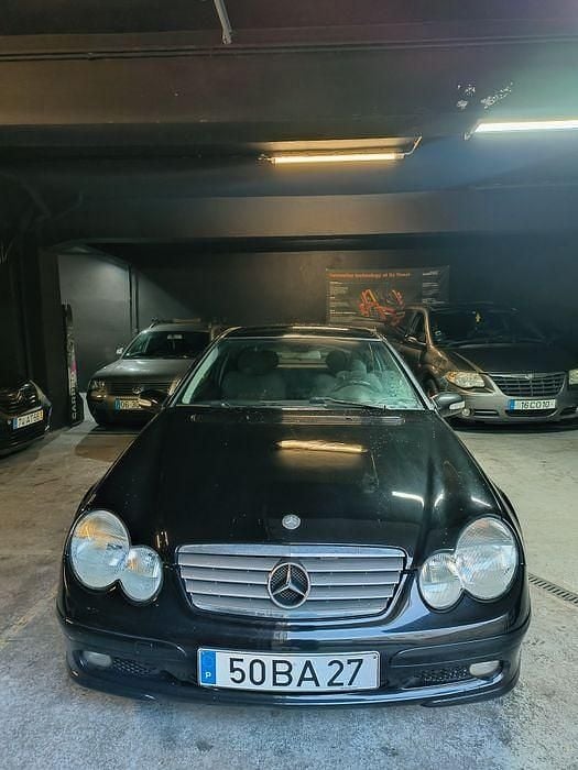 Usado Mercedes C220 150 HP (110 kW) 2005 Coupé