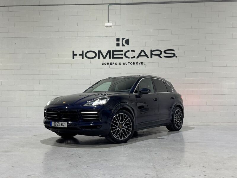 Azul Usado 2019 Porsche Cayenne SUV | € 69.900 - Imagem 1/4