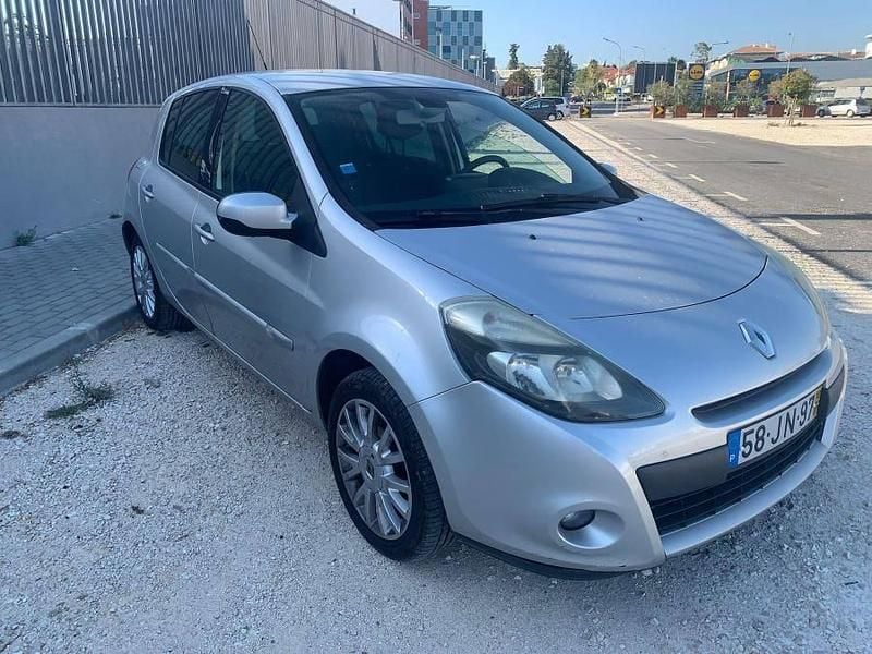 Cinzento Usado 2007 Renault Clio II | € 5.500 (Caro) - Imagem 1/4