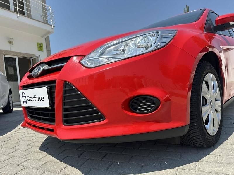 Usado Ford Focus Trend 100 HP (73 kW) 2015 Vermelho Carrinha