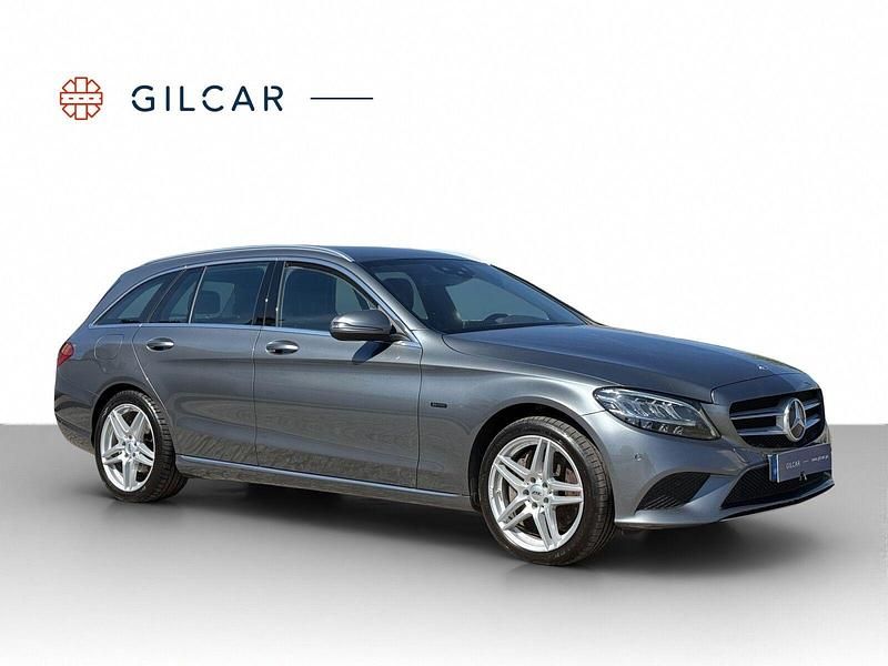 Usado Mercedes C300 Avantgarde 306 HP (225 kW) 2020 Cinza Carrinha