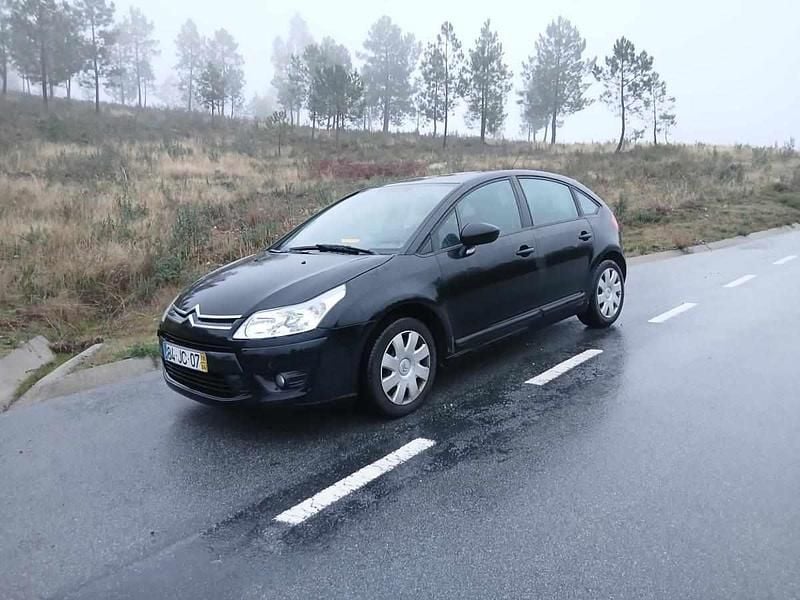 Preto Usado 2010 Citroën C4 Coupé | € 5.250 (Caro) - Imagem 1/4