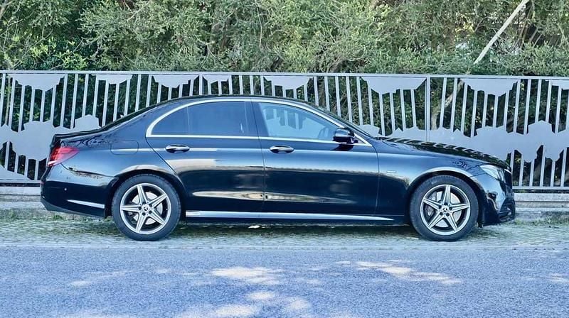 Usado Mercedes E300 306 HP (225 kW) 2019 Preto Sedan