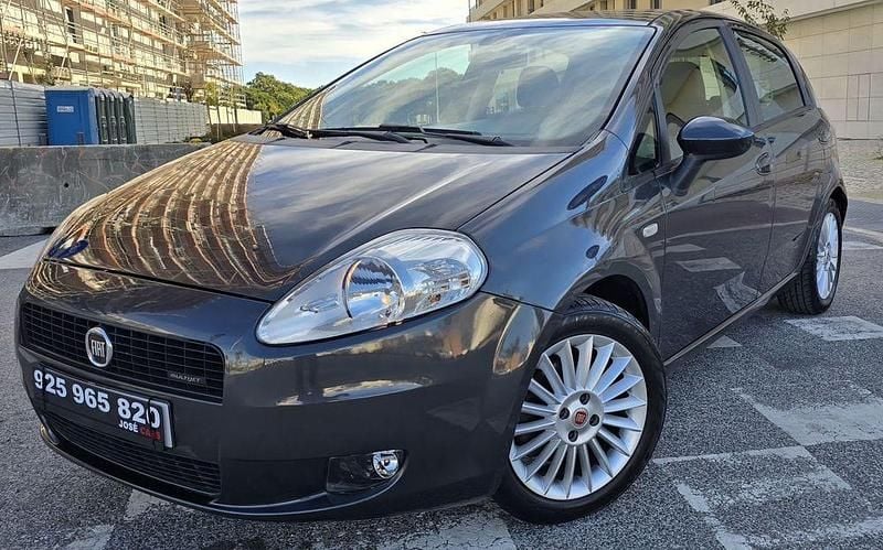 Cinza Usado 2008 Fiat Grande Punto Citadino | € 5.500 (Preço justo) - Imagem 1/4