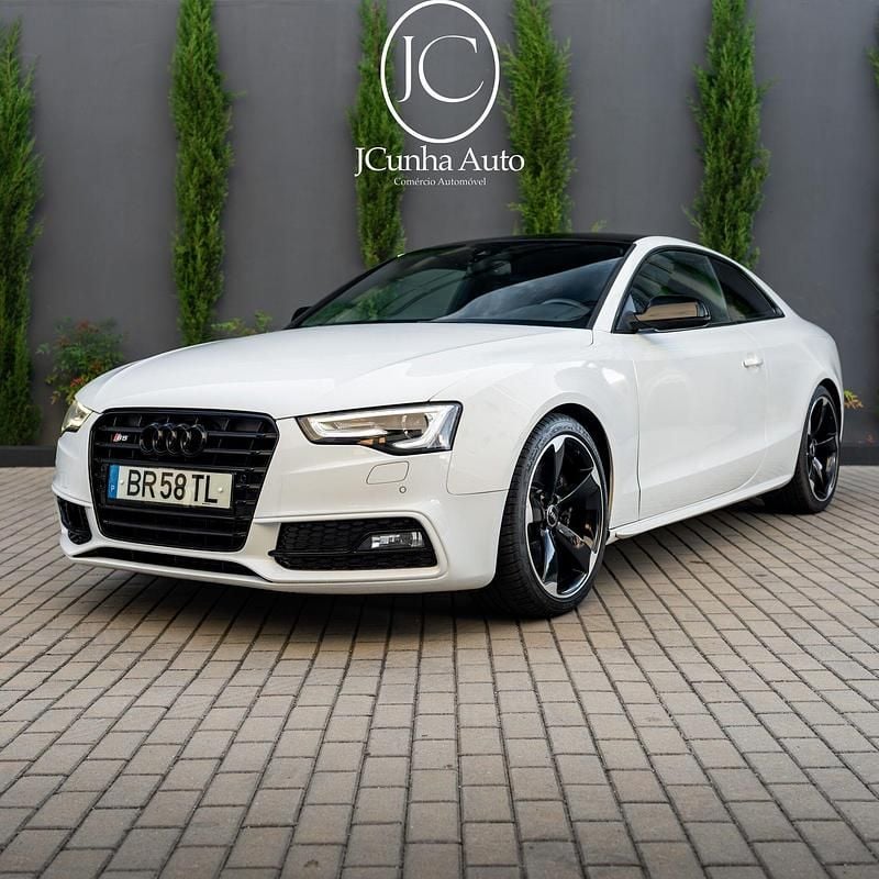 Branco Usado 2012 Audi A5 Coupé | € 33.000 - Imagem 1/4