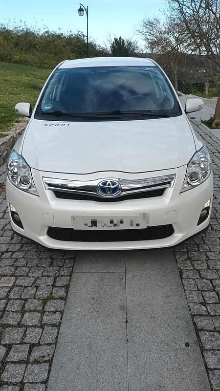 Branco Usado 2011 Toyota Auris Hybrid | € 10.900 - Imagem 1/4