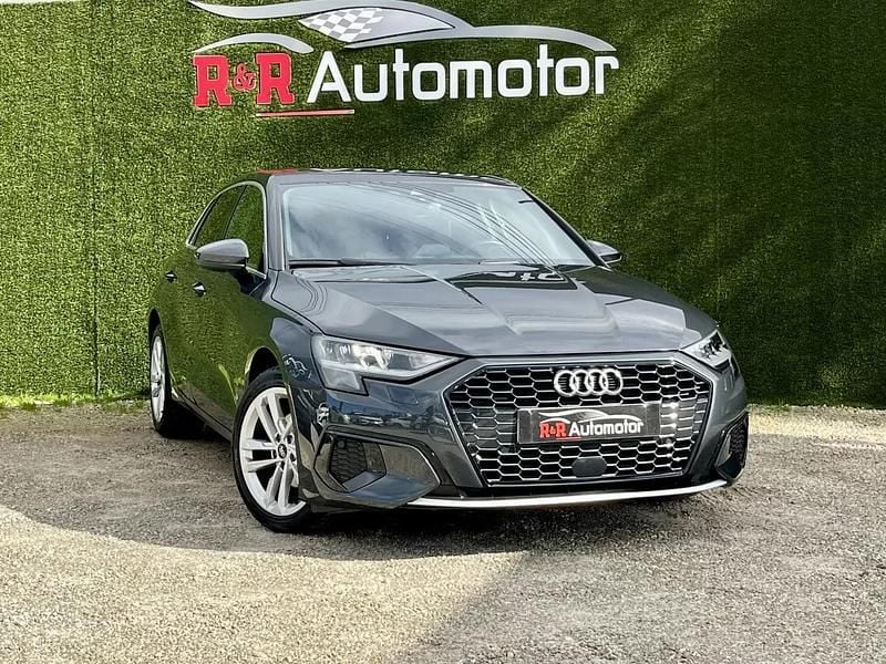 Usado Audi A3 Advanced 110 HP (80 kW) 2024 Cinza antracite