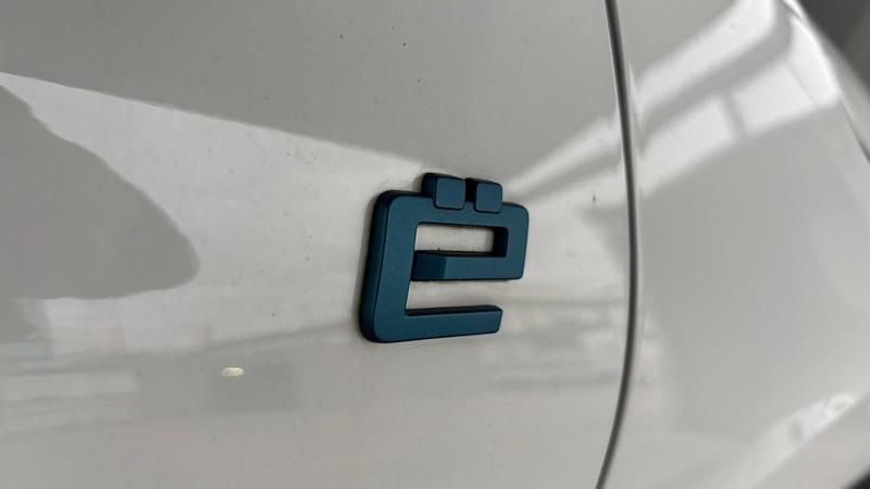Usado Citroën e-C4 Feel 100 kW (136 HP) 2022 Branco