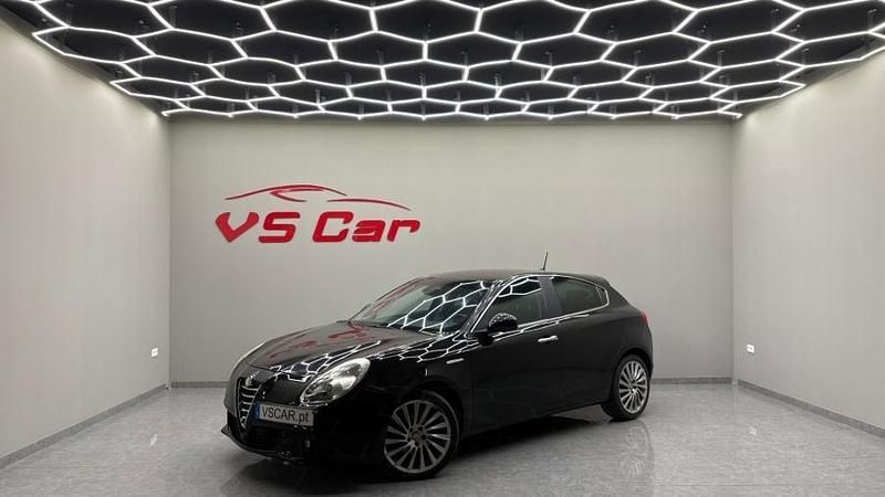 Cinzento Usado 2013 Alfa Romeo Giulietta Citadino | € 9.500 - Imagem 1/4