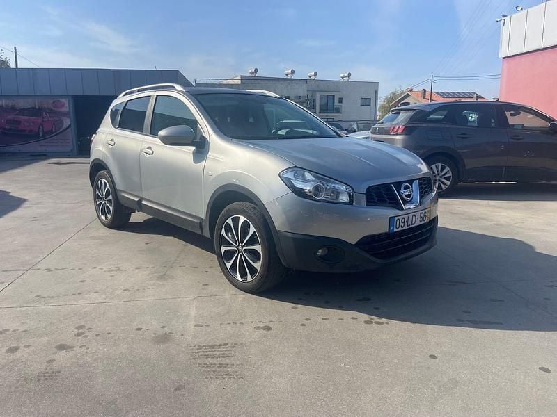 Cinza Usado 2010 Nissan Qashqai Premium Edition SUV | € 8.500 (Bom preço) - Imagem 1/4