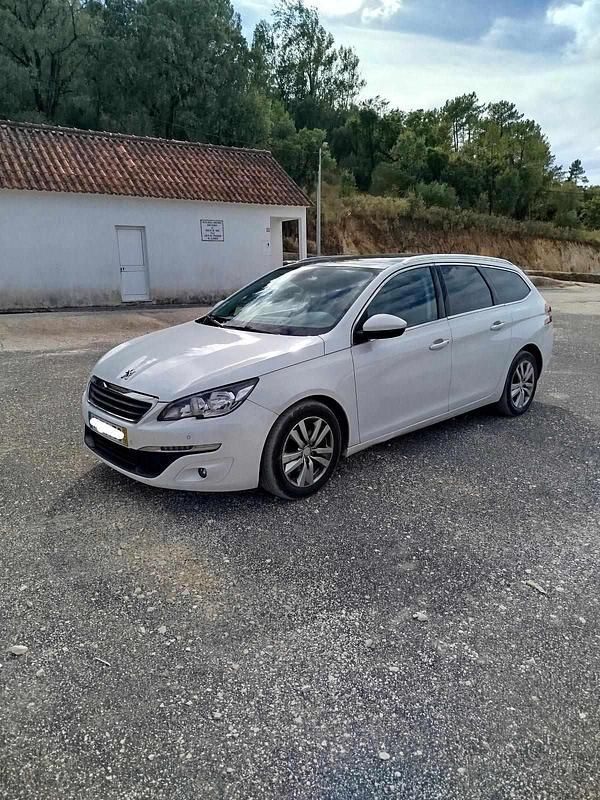 Branco Usado 2015 Peugeot 308 SW Carrinha | € 8.600 (Preço justo) - Imagem 1/4