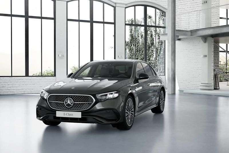 Cinzento Novo 2025 Mercedes E300 Sedan | € 87.910 - Imagem 1/4