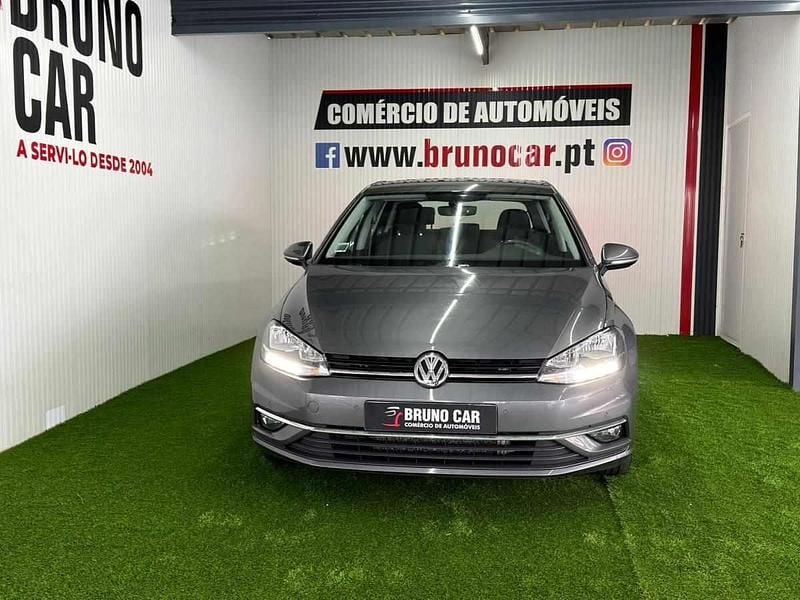 Usado VW Golf VII 110 HP (80 kW) 2018 Cinzento Citadino