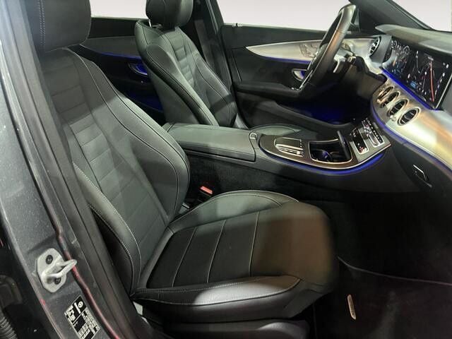 Usado Mercedes E220 All-Terrain Avantgarde 194 HP (142 kW) 2022 Cinzento Carrinha