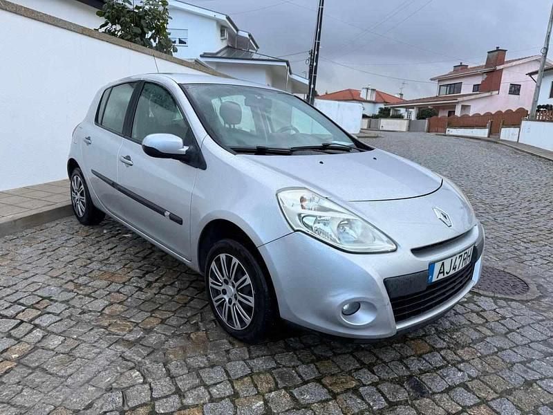 Usado Renault Clio II 75 HP (55 kW) 2010 Cinzento