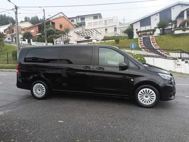 Preto Usado 2022 Mercedes Vito Monovolume | € 47.999 (Caro) - Imagem 1/4