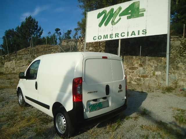 Branco Usado 2015 Fiat Fiorino Van | € 8.800 - Imagem 1/4
