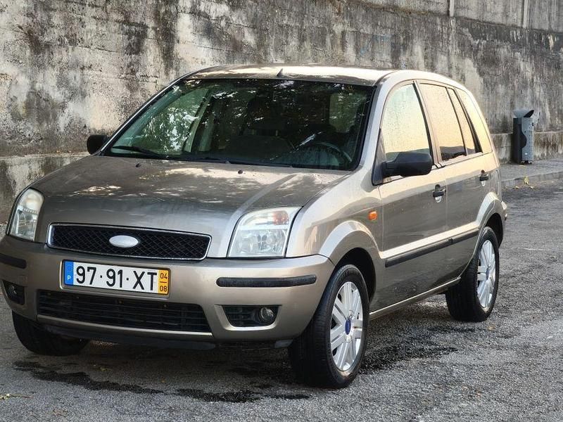 Usado 2004 Ford Fusion Sedan | € 2.330 - Imagem 1/4
