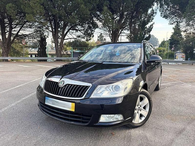 Preto Usado 2009 Skoda Octavia SportLine Sedan | € 5.500 (Bom preço) - Imagem 1/4