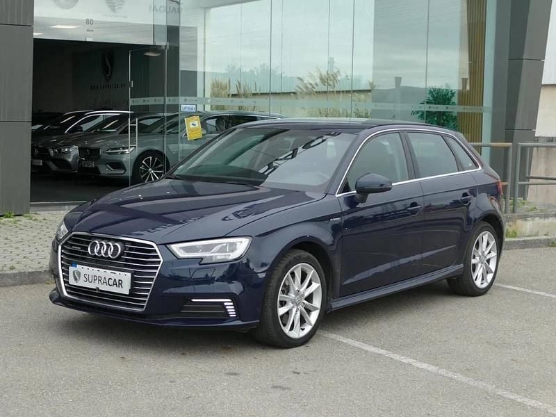 Azul Usado 2017 Audi A3 Sportback e-tron Sedan | € 19.990 (Preço justo) - Imagem 1/4