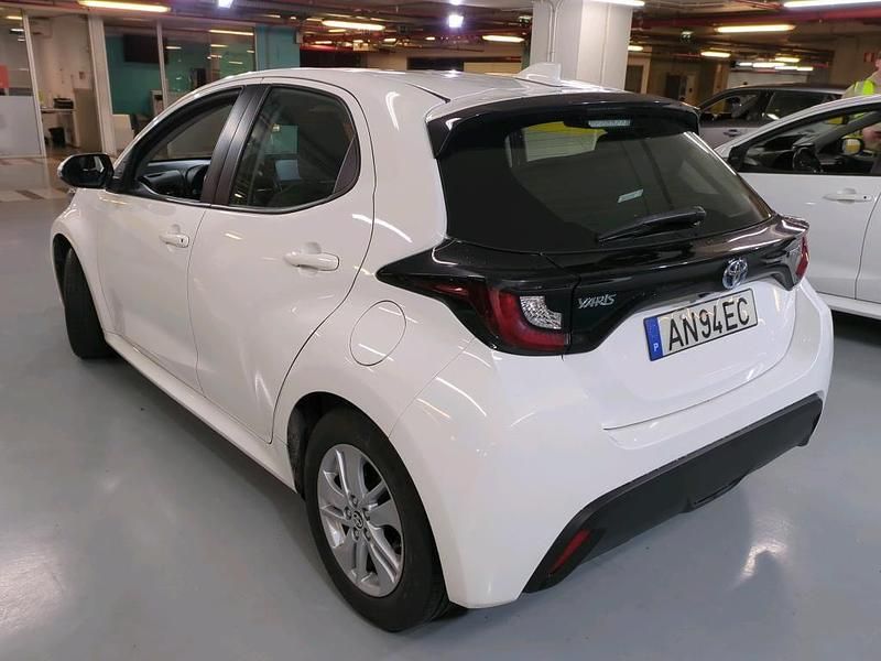Usado Toyota Yaris Hybrid Comfort 115 HP (84 kW) 2021 Branco