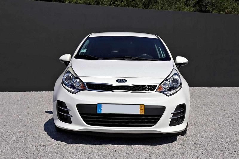 Branco Usado 2016 Kia Rio Citadino | € 11.500 (Preço elevado) - Imagem 1/4