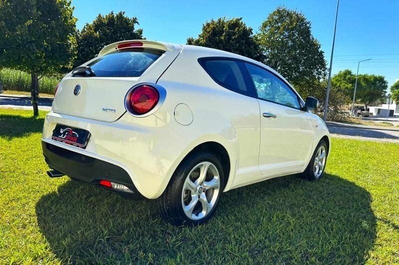 Usado Alfa Romeo MiTo 105 HP (77 kW) 2018 Branco Citadino