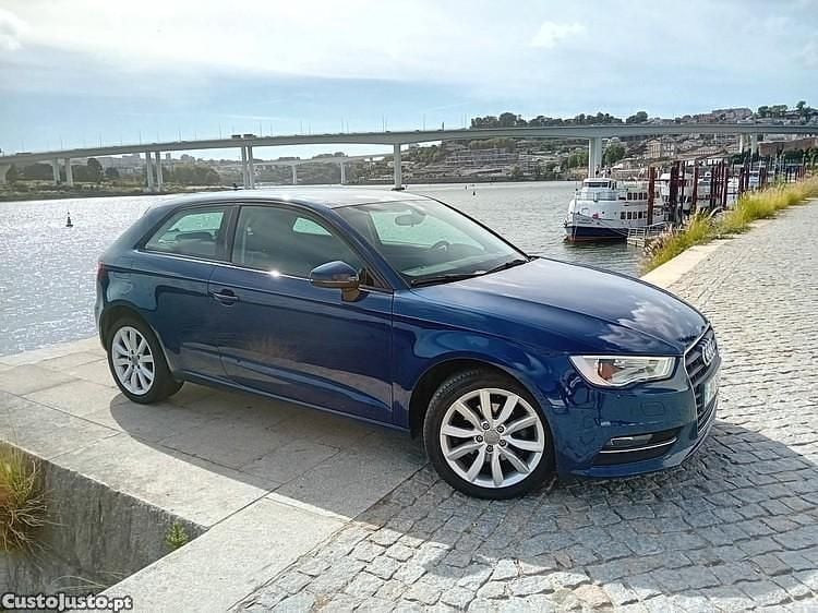 Azul Usado 2013 Audi A3 Sport Citadino | € 11.750 (Bom preço) - Imagem 1/1