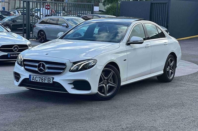 Branco Usado 2020 Mercedes E300 AMG line Sedan | € 39.900 (Super Preço) - Imagem 1/4
