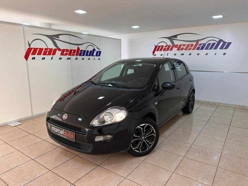 Preto Usado 2018 Fiat Punto Lounge Citadino | € 11.900 (Caro) - Imagem 1/4