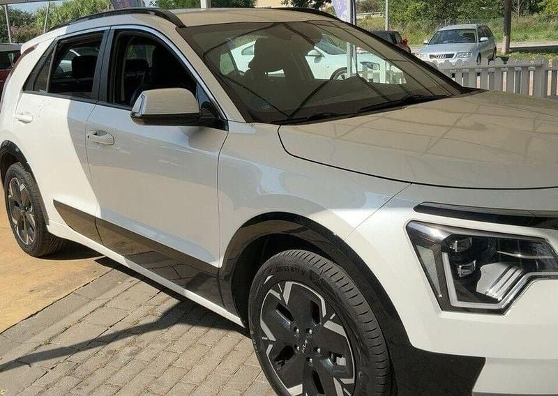 Branco Usado 2023 Kia e-Niro SUV | € 29.300 (Preço justo) - Imagem 1/4