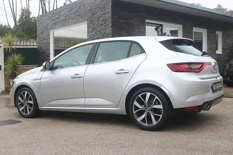 Usado Renault Mégane IV Dynamique 110 HP (80 kW) 2016 Cinza Sedan