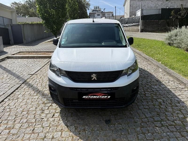 Branco Usado 2021 Peugeot Partner Premium Monovolume | € 13.500 (Preço justo) - Imagem 1/4