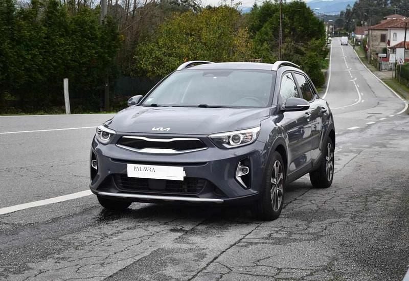 Cinzento Usado 2021 Kia Stonic SUV | € 14.950 (Preço justo) - Imagem 1/1