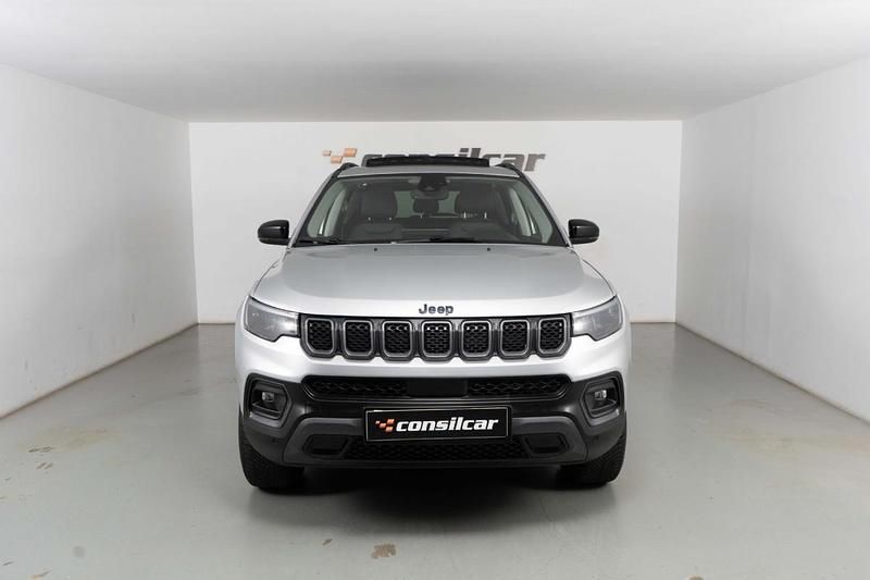 Usado Jeep Compass Trailhawk 240 HP (176 kW) 2022 Cinza prata SUV