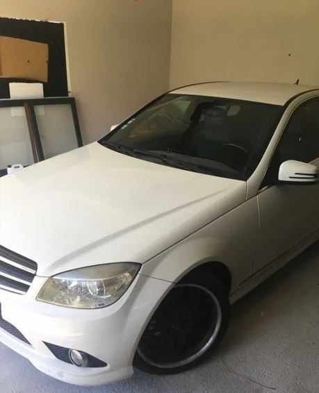Branco Usado 2009 Mercedes C250 Sedan | € 10.250 (Preço justo) - Imagem 1/4