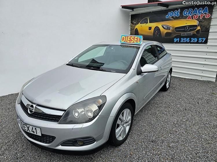 Cinza Usado 2007 Opel Astra GTC Coupé | € 3.450 (Preço justo) - Imagem 1/1