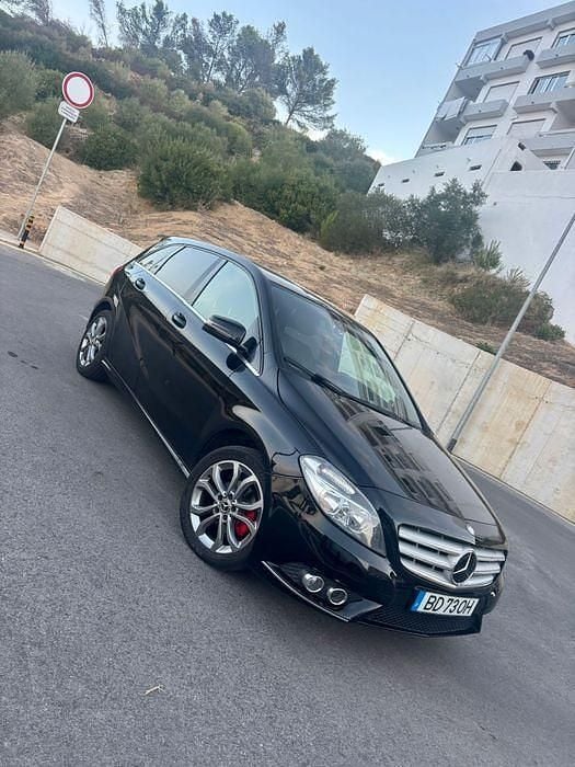Usado 2013 Mercedes B180 Monovolume | € 11.990 (Bom preço) - Imagem 1/4