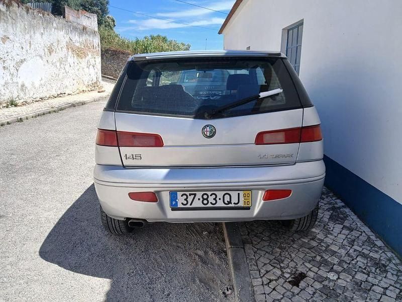Usado 2000 Alfa Romeo 145 Citadino | € 1.900 - Imagem 1/4