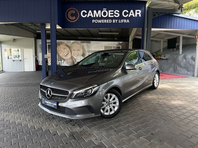 Cinza Usado 2018 Mercedes A180 Style | € 18.980 (Preço justo) - Imagem 1/4