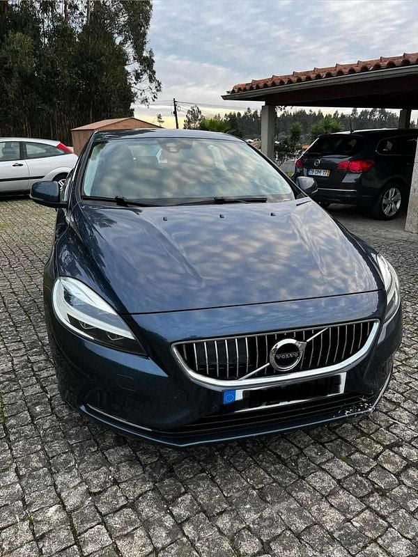 Usado Volvo V40 120 HP (88 kW) 2016 Azul