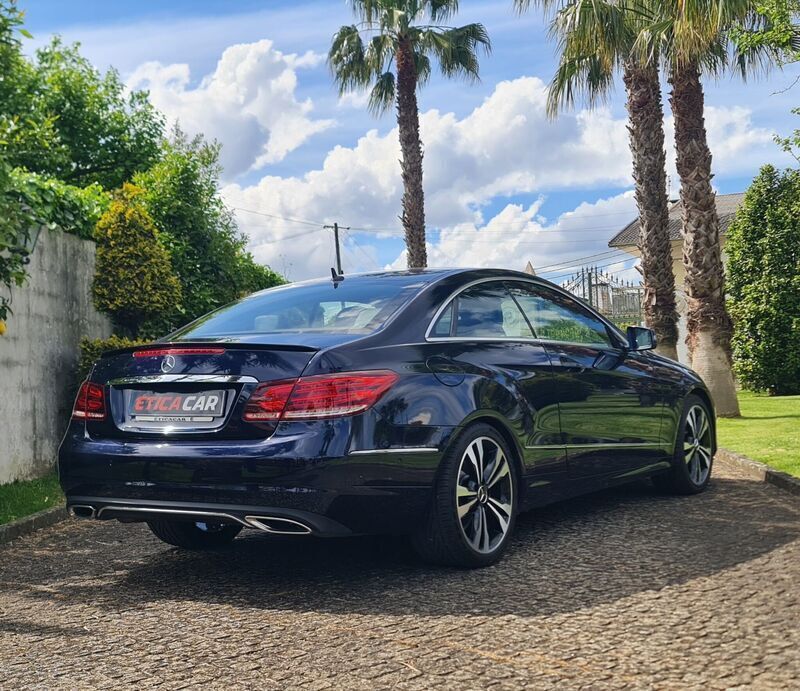 Azul Usado 2015 Mercedes E220 Coupé | € 22.900 (Preço justo) - Imagem 1/4