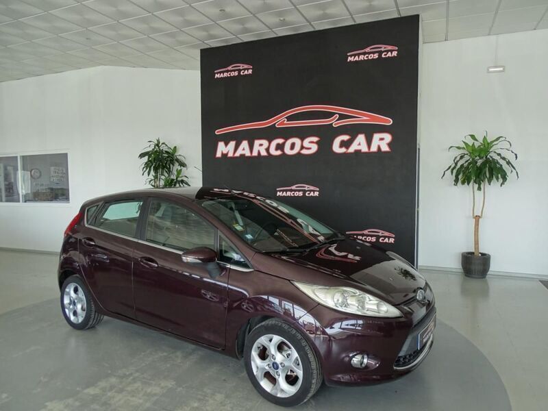 Outra Usado 2008 Ford Fiesta Titanium Citadino | € 7.900 - Imagem 1/4
