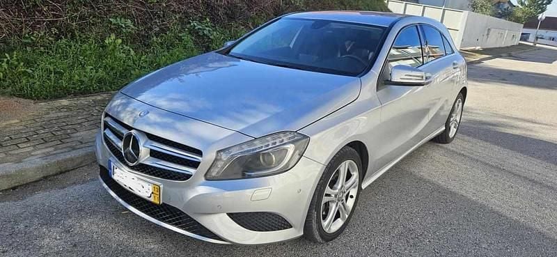 Cinzento Usado 2013 Mercedes A200 Citadino | € 14.500 (Bom preço) - Imagem 1/4